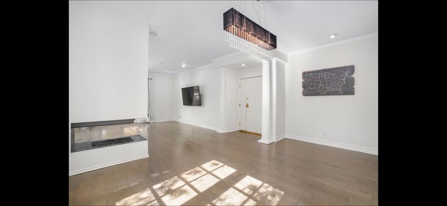 Building Photo - 9848 Vidor Dr