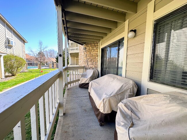 Foto del edificio - 8335 Fairmount Dr