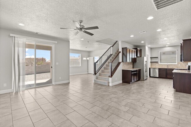 Building Photo - 340 Pinnacle Dr SE