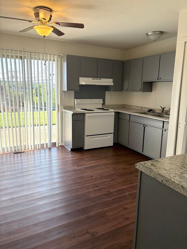 Foto del edificio - 2 bedroom ranch style apartment