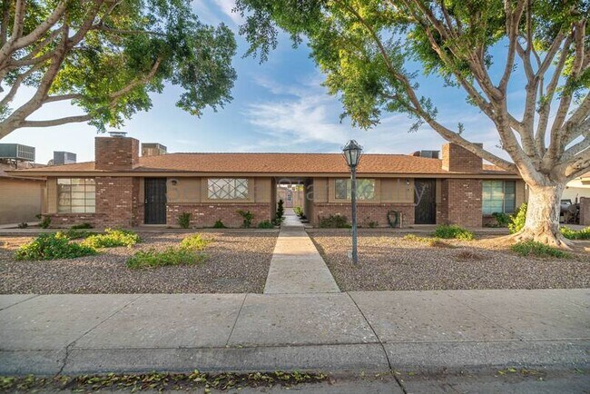 Foto del edificio - 518 E Huntington Dr