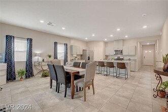 Building Photo - 7558 W Diablo Dr