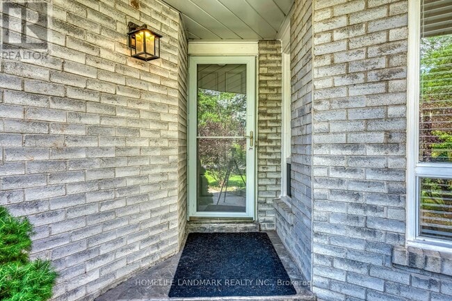 Building Photo - 1112 Montgomery Dr