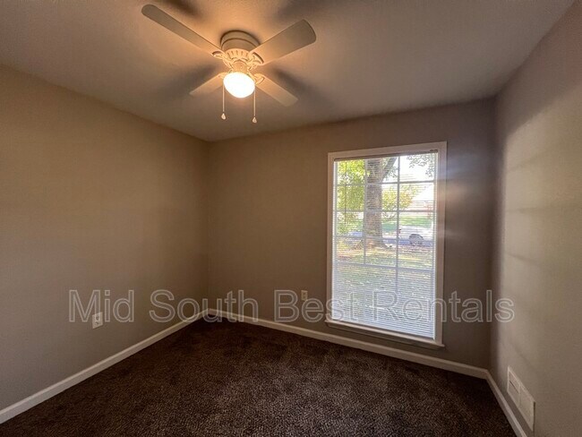 Foto del edificio - 267 W Burdock Ave