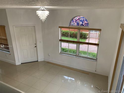 Foto del edificio - 6015 NW 116 Pl