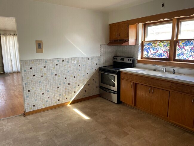 Foto del edificio - 1229 N La Grange Rd