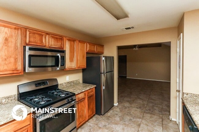 Building Photo - 725 Azalea Ln