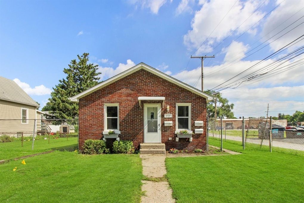 Front of Single Family House - 2731 Martha St