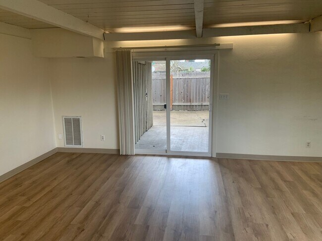 Foto del edificio - 3 Bedroom 1 Bathroom House in Great Location