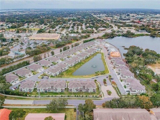 Foto del edificio - 1950 Lake Ridge Blvd