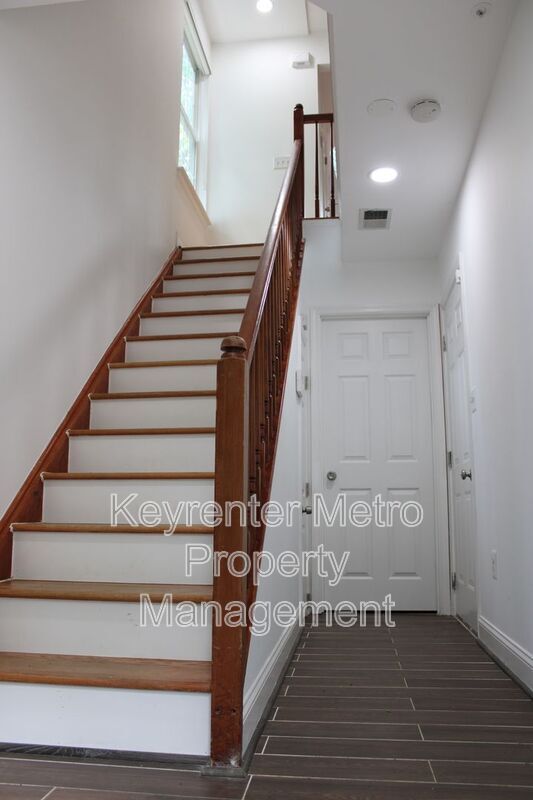 Foto del edificio - 13800 Fareham Ln