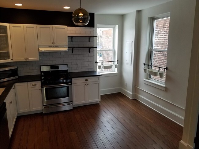 Foto del edificio - 1324 1/2 Parsons Ave