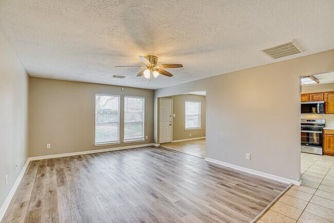 Foto del edificio - 7214 River Pines Dr