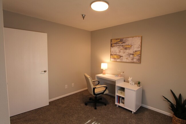 Building Photo - Spacious first floor one bedroom with mode...