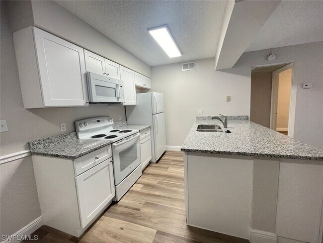 Building Photo - 5309 Summerlin Rd