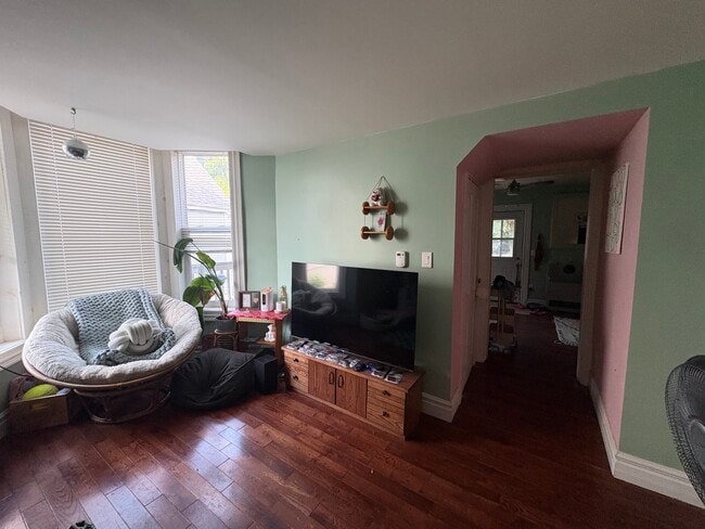 Dining area by kitchen - 740 Lorne Av