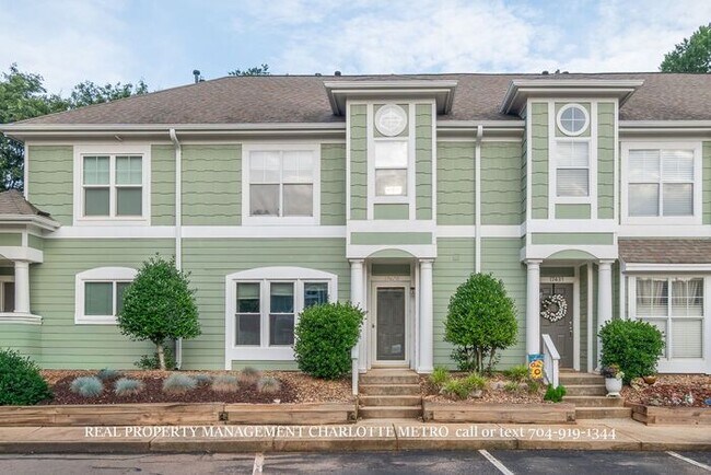Foto del edificio - 3BR Townhome - Lake Living in Vineyard Point with Boat Slip Access Near Lake Norman
