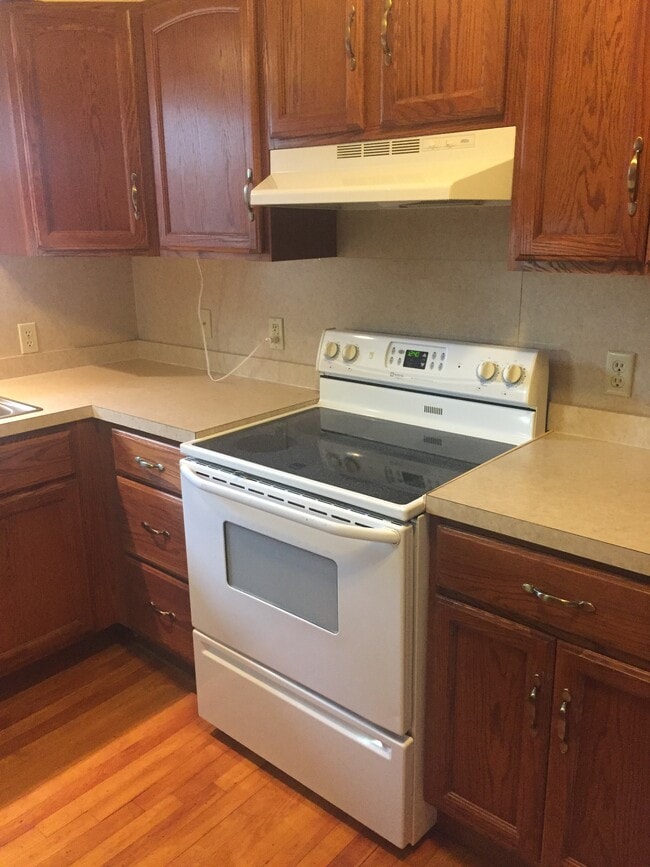 Kitchen 2 - 1510 Front St