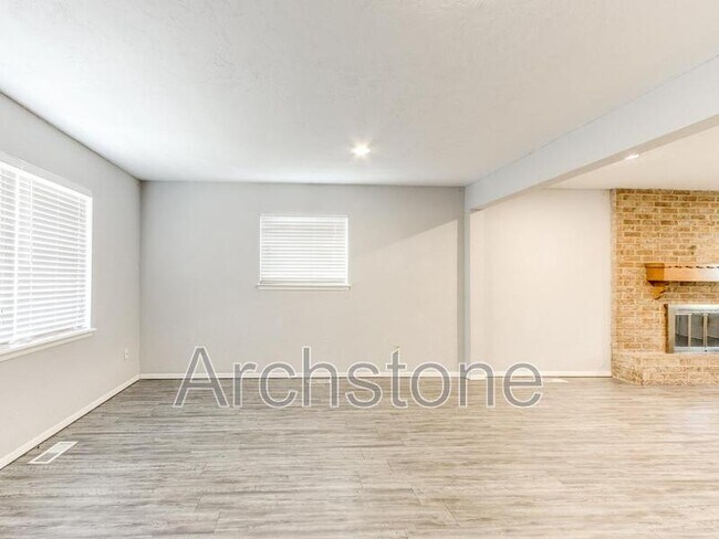 Building Photo - 2524 Boxwood Ave