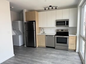 Building Photo - 160 Middlesex St