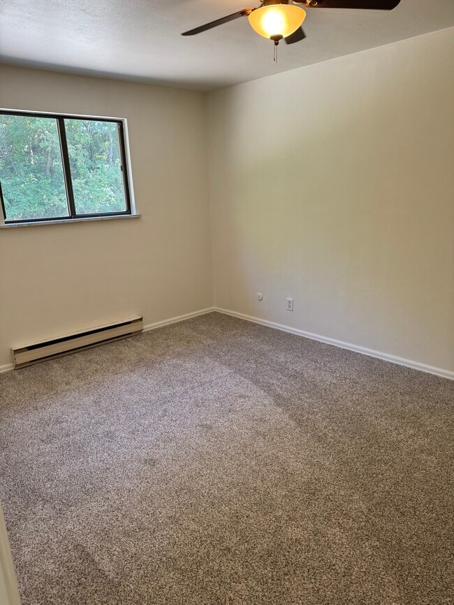 Building Photo - 1614 N Parkway Dr
