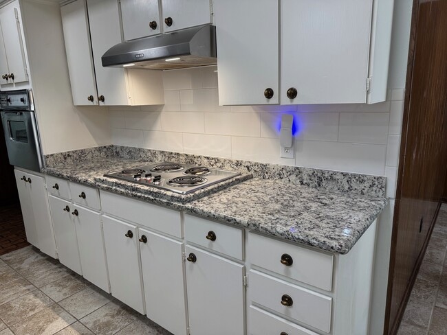 Foto del edificio - 7909 Habersham Ln