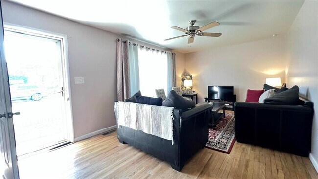 Foto del edificio - 403 Willow Ave