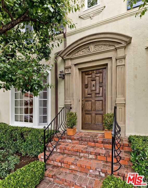 9363 Charleville Blvd, Beverly Hills, CA 90212 Room for Rent in