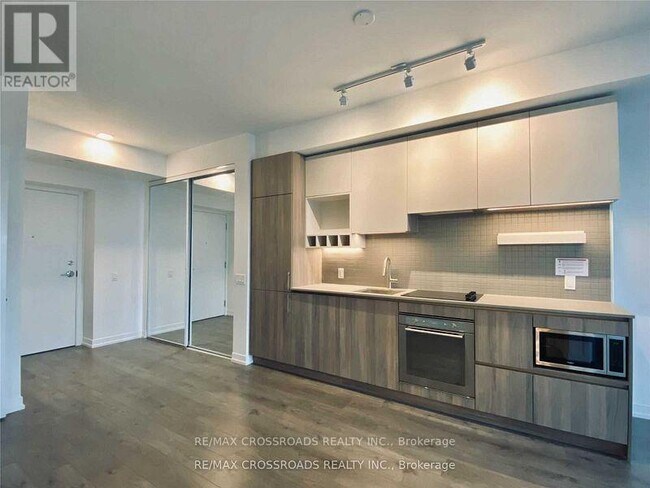 Photo du bâtiment - 950-4950 Portage Pkwy