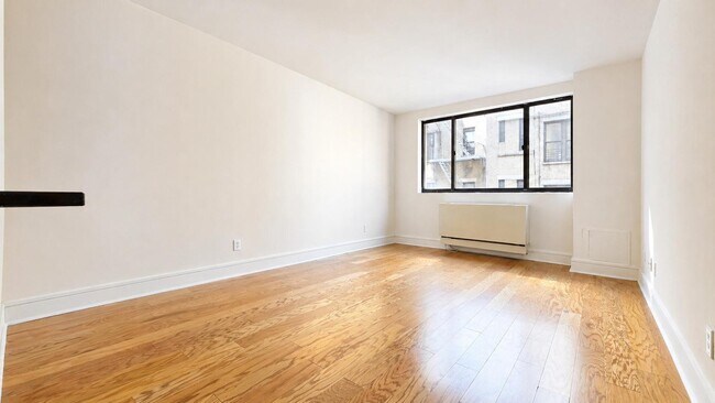 Building Photo - 323 W 96th St