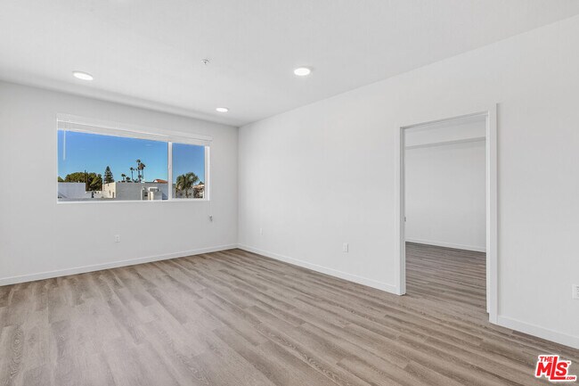 Foto del edificio - 10824 Blix St