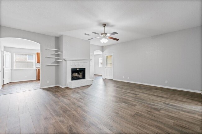 Building Photo - 2704 Tarrant County Dr