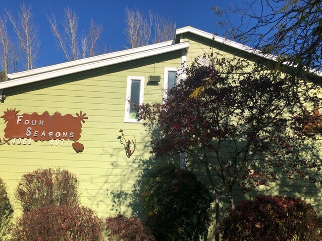 Photo - Upper 1bed, off street parking, onsite coi... Apartment