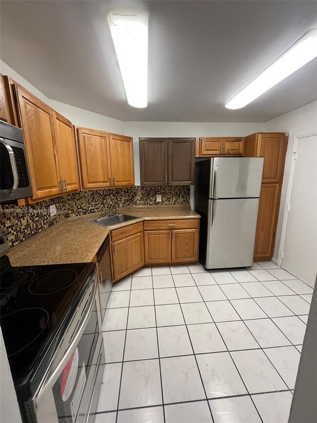 Foto del edificio - 6361 N Falls Cir Dr