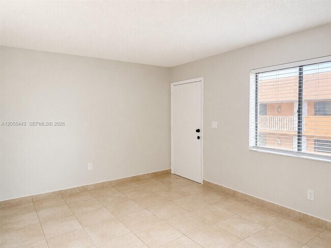 Foto del edificio - 1521 W 42nd Pl