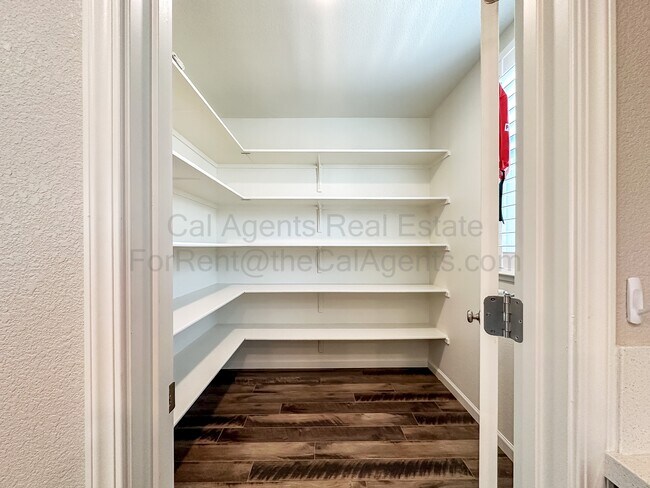 Foto del edificio - 3331 Rosenblatt St