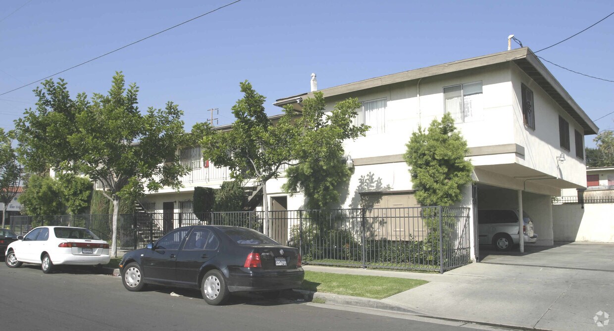 Foto del edificio - 1667 W 208th St