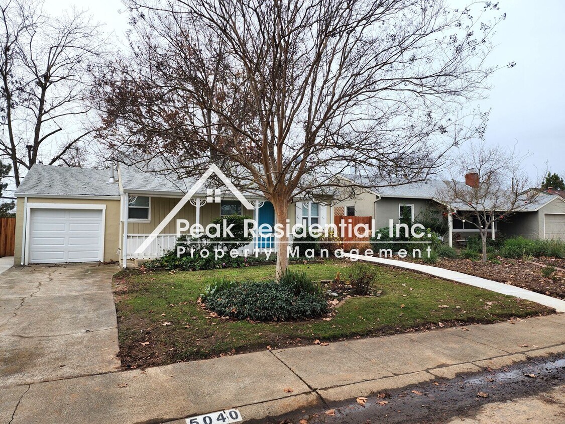 Updated East Sac 2bd/1ba House with 1 Car House Rental in