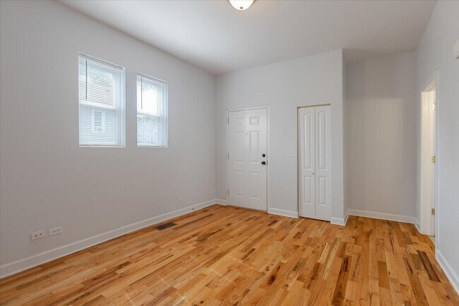 Foto del edificio - 1234 W 49th Pl