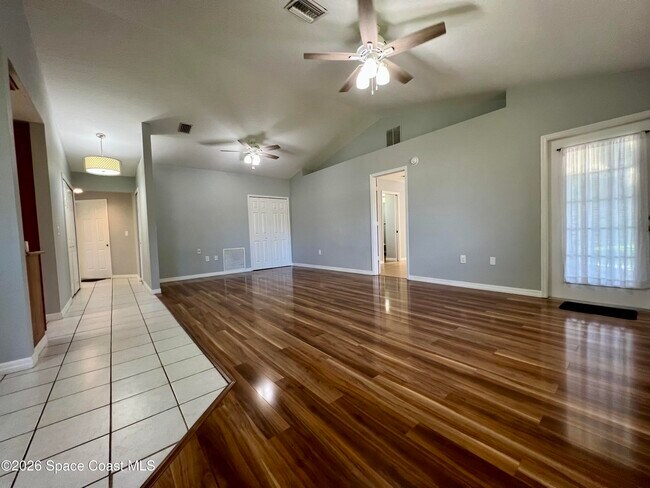 Foto del edificio - 731 John Carroll Ln