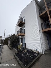 Building Photo - 609 16th Ave