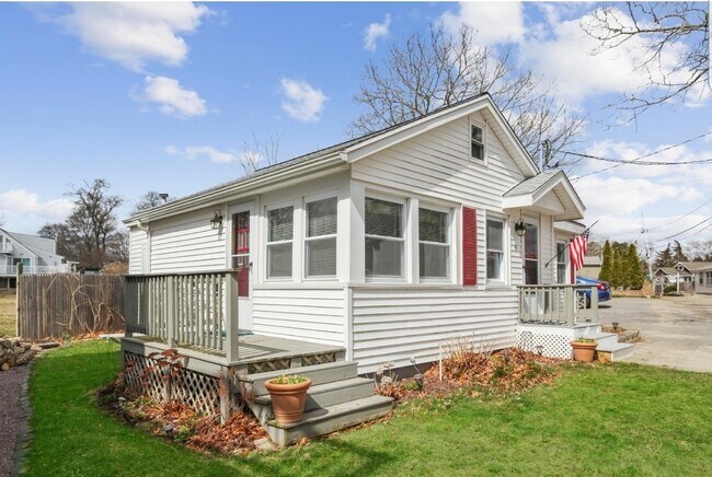 Building Photo - 6 Circle Dr