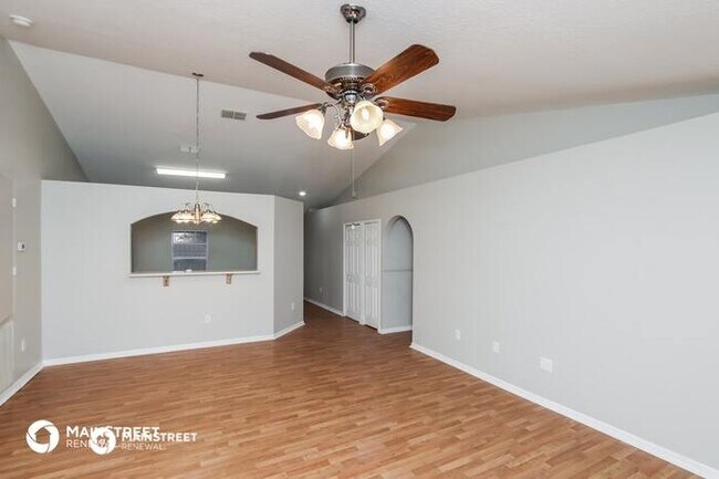 Foto del edificio - 570 HOLMES AVE NW, PALM BAY, FL 32907