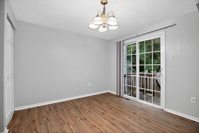 Foto del edificio - Charming 2 Bedroom Townhouse