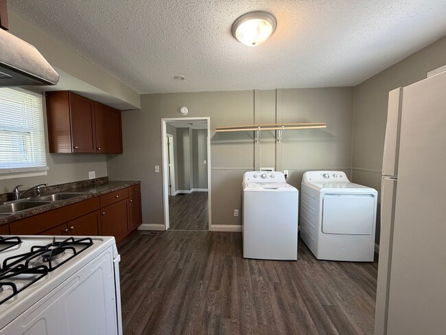 Building Photo - Charming Remodeled 2-Bedroom Home