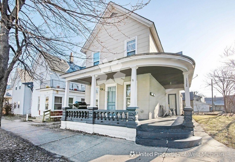 Primary Photo - 1328 Broadway Ave NW