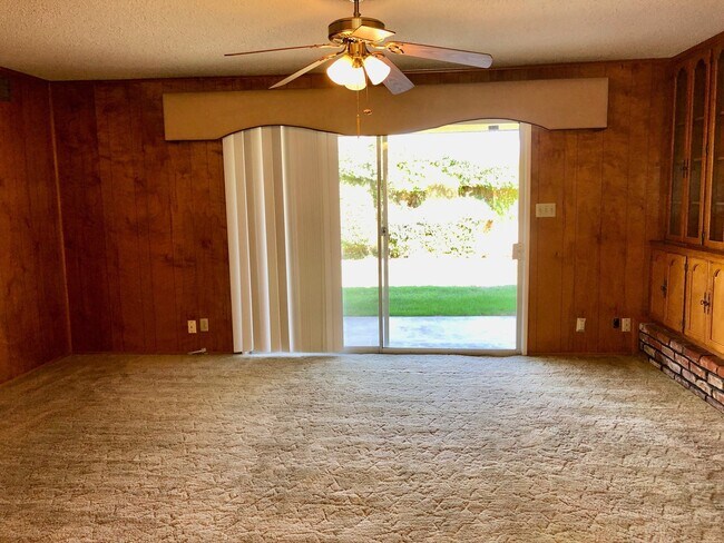 Building Photo - $1,950 First & Gettysburg, 3 bedroom home ...