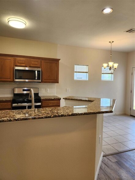 Foto del edificio - 7516 Lazy Creek Dr