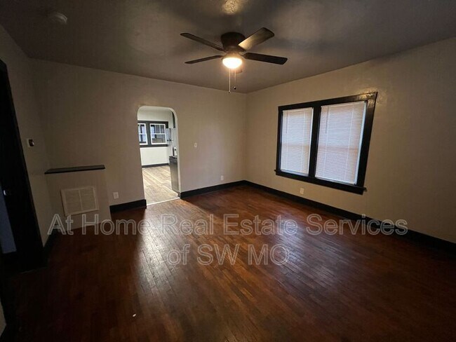 Building Photo - 948 S Nettleton Ave