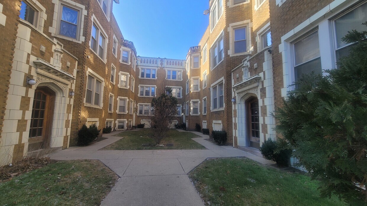 Primary Photo - 7604 S South Shore Dr
